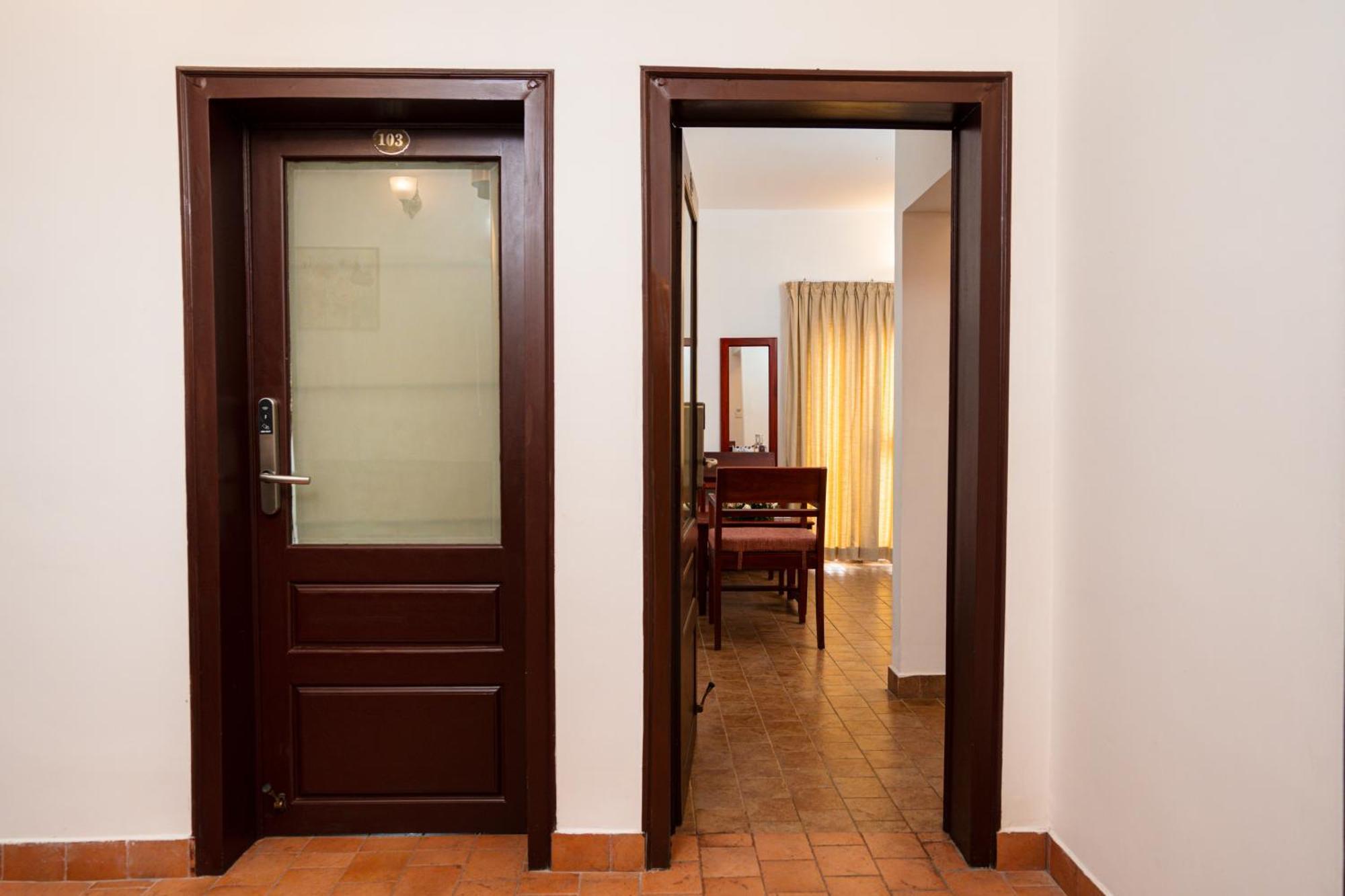 Solo Inn By Hawk Hospitality Kochi エクステリア 写真